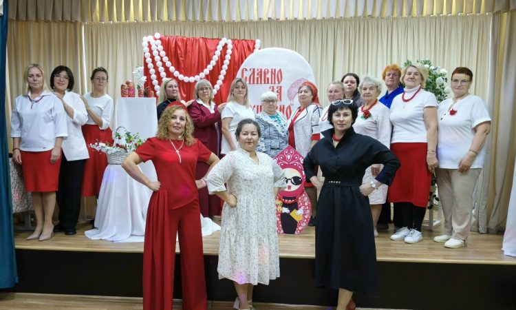 МБУК УЦБС | Красно-белый подиум: как в Доме культуры прошёл «Модный приговор по-деревенски» 🔴⚪✨